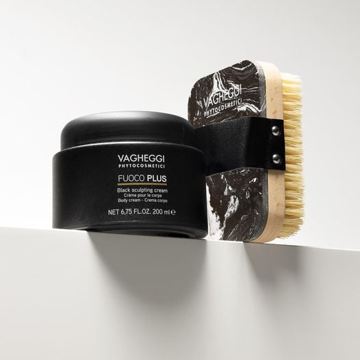 La crema modellante Fuoco Plus Black Sculpting Cream per modellare, ridurre e to…