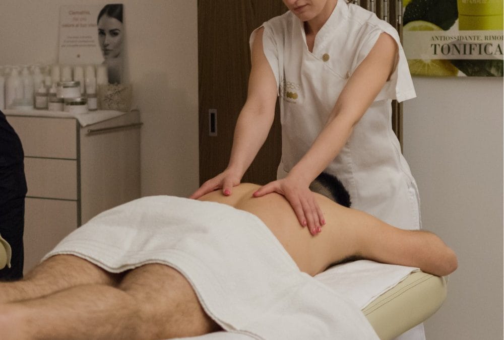 Estate = Relax! 
Con il caldo e la frenesia dell’estate, il massaggio diventa i…
