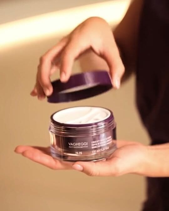 La pelle accumula impurità di natura diversa: make-up, sebo, condizioni meteo, s…