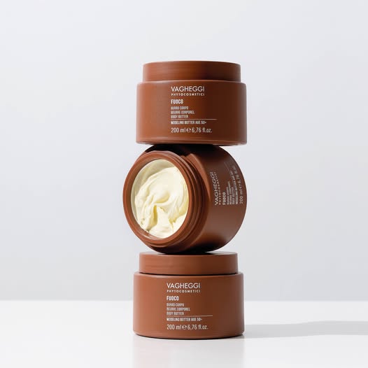 Una carezza che diventa trattamento. 
Fuoco Burro Corpo – Modeling Butter Age 50…